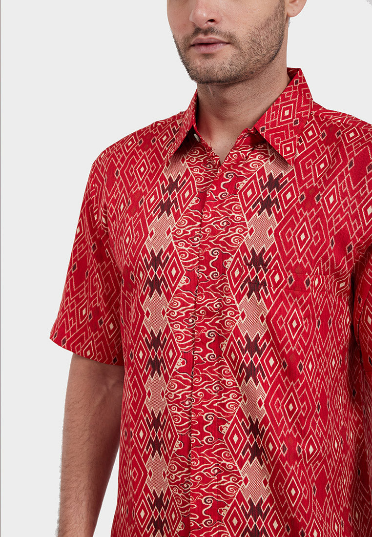 Woffi Man Batik Yatta Silk Print Merah